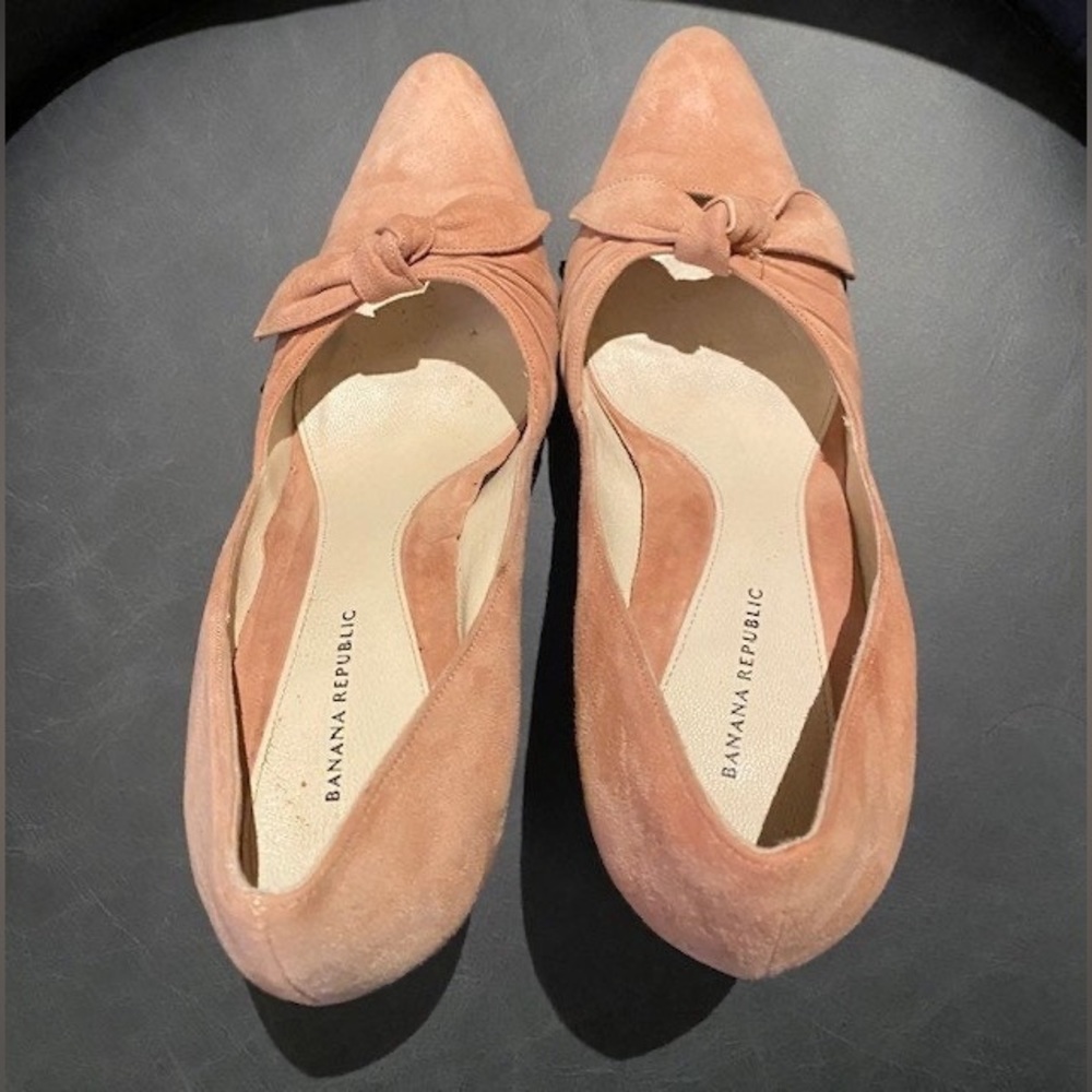 Pink suede, salmon color, Banana Republic suede pumps with bow detail.  Size 8